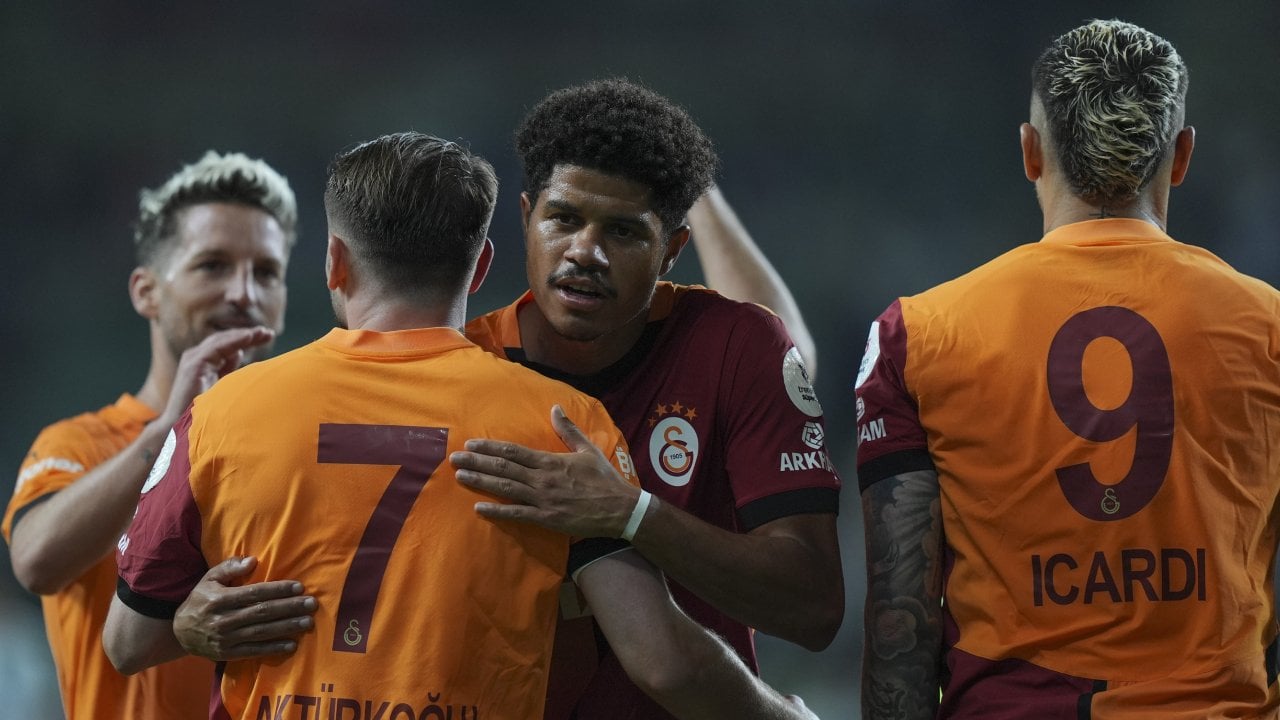 Galatasaray'ın ilk 11'i netleşti! Okan Buruk'u zora sokan karar!