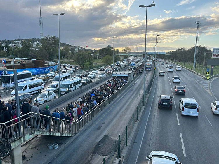 Bazı metrobüs durakları 2 gün boyunca kapalı olacak