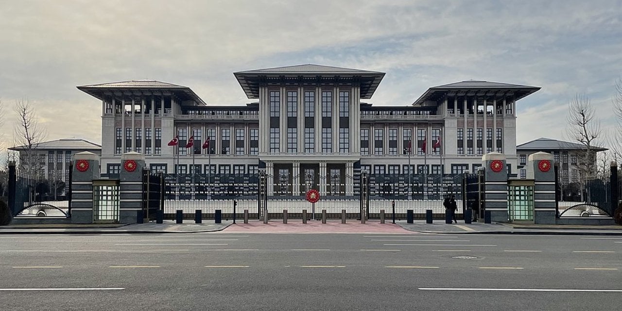 "Saray bir dakikada üç emekli maaşı harcıyor"