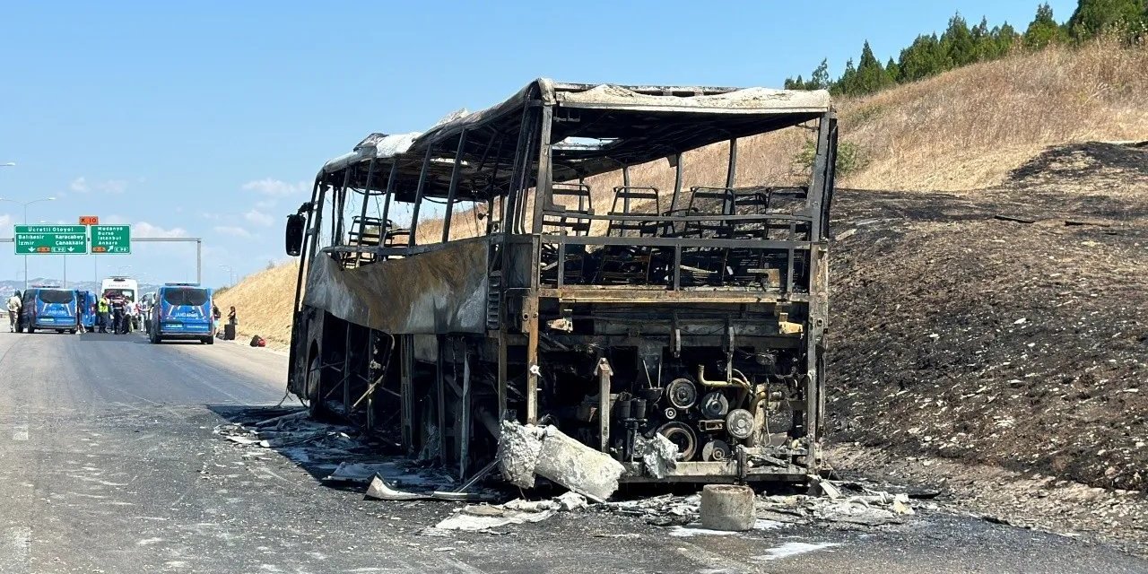 Yolcu otobüsü alev alev yandı!