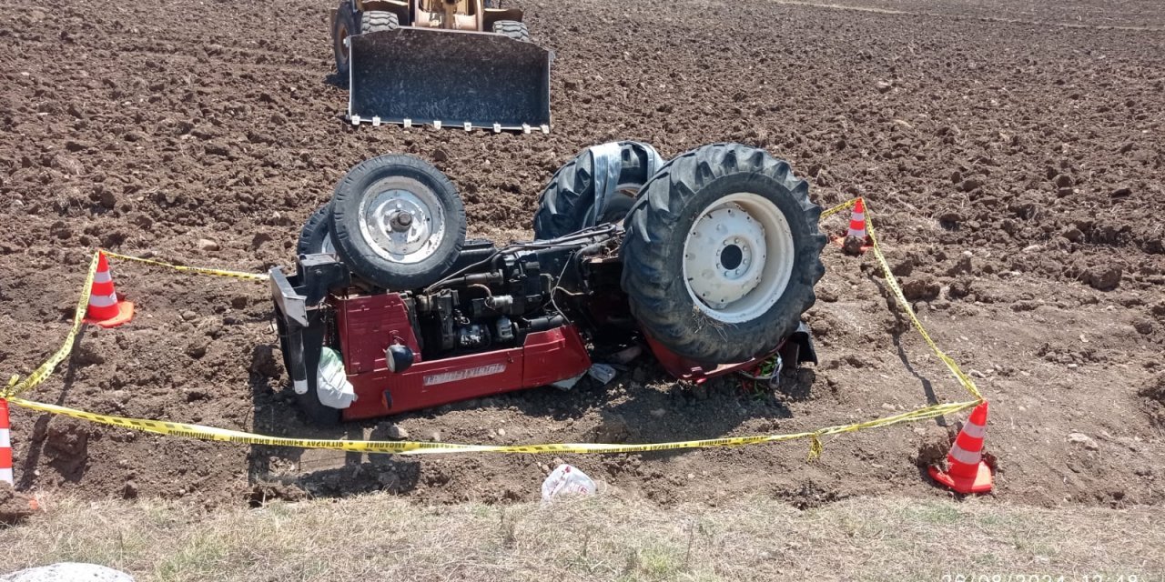 Sürdüğü traktör canını aldı!