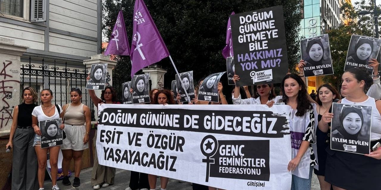 Feministler, babası tarafından öldürülen Eylem için toplandı: "Batsın aile ilişkileriniz"