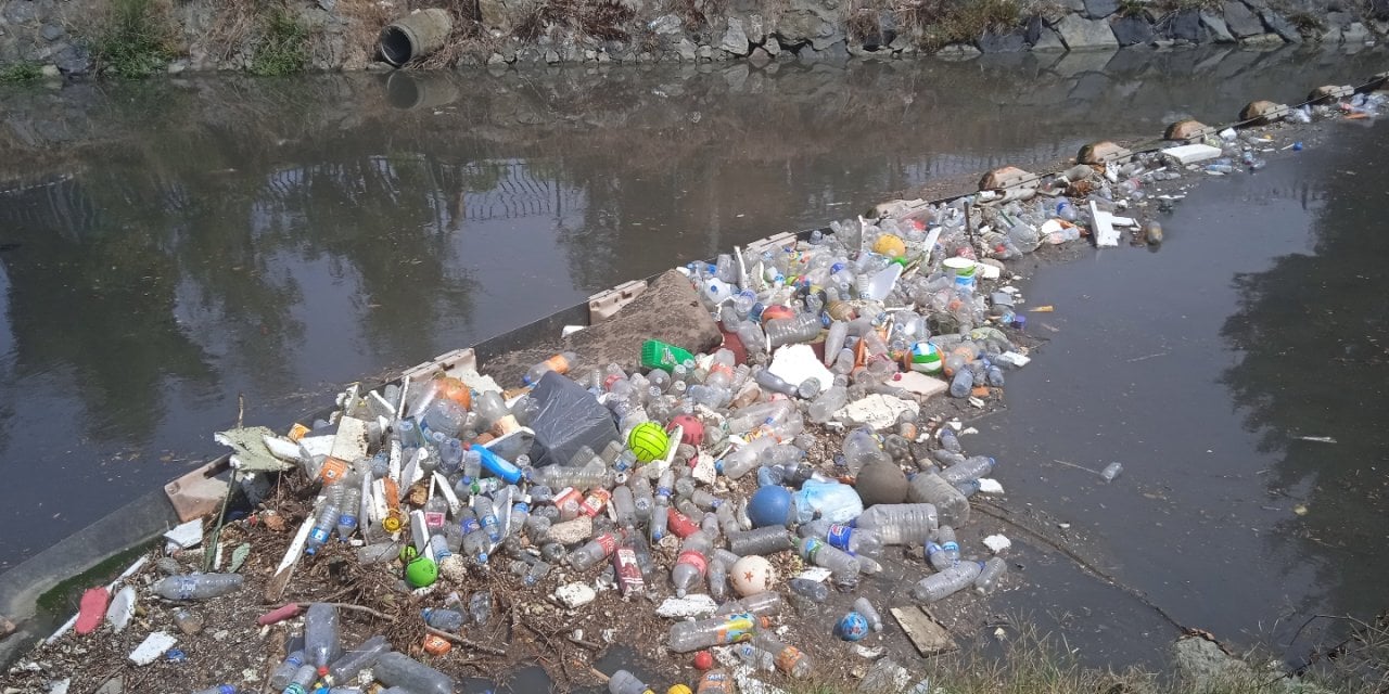 İstanbul’da şiddetli yağışlar sonrası çöp yığınları oluştu