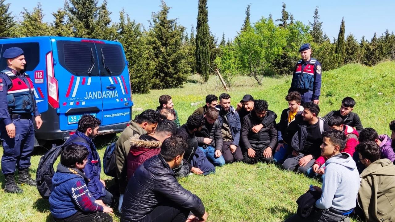 Kırklareli'nde tırda saklanan 25 düzensiz göçmen yakalandı