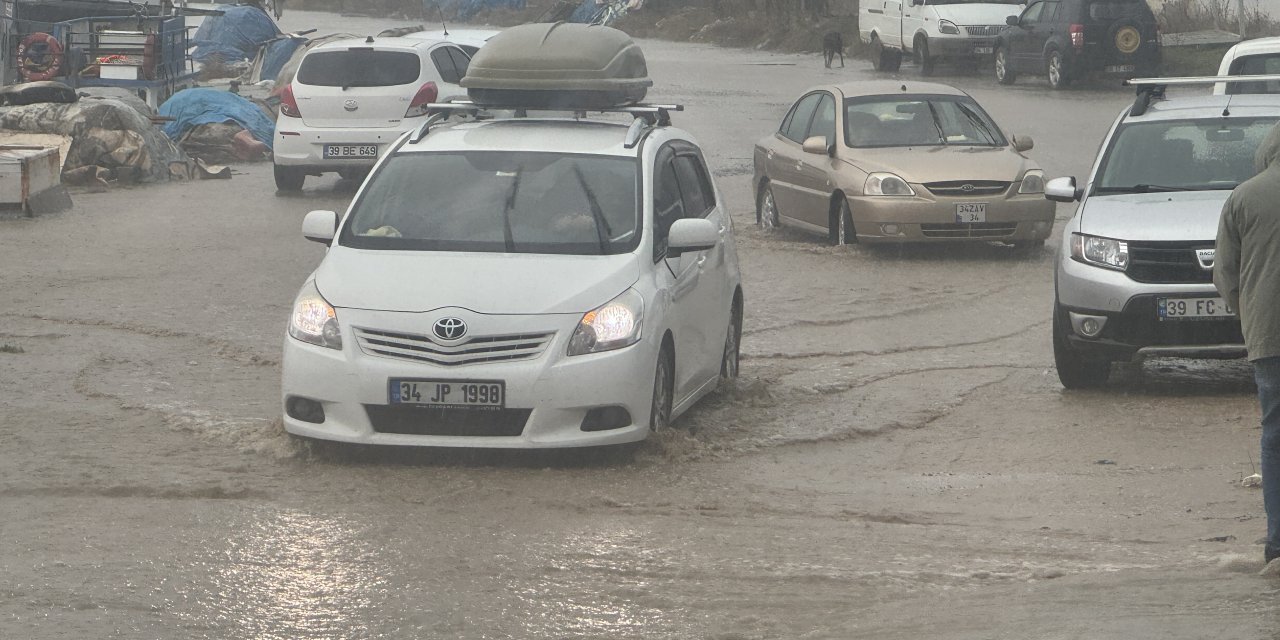 Sağanak yağış Marmara'ya giriş yaptı