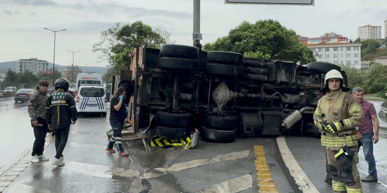 İstanbul'da sağanak başladı: Kazalar peş peşe geldi!