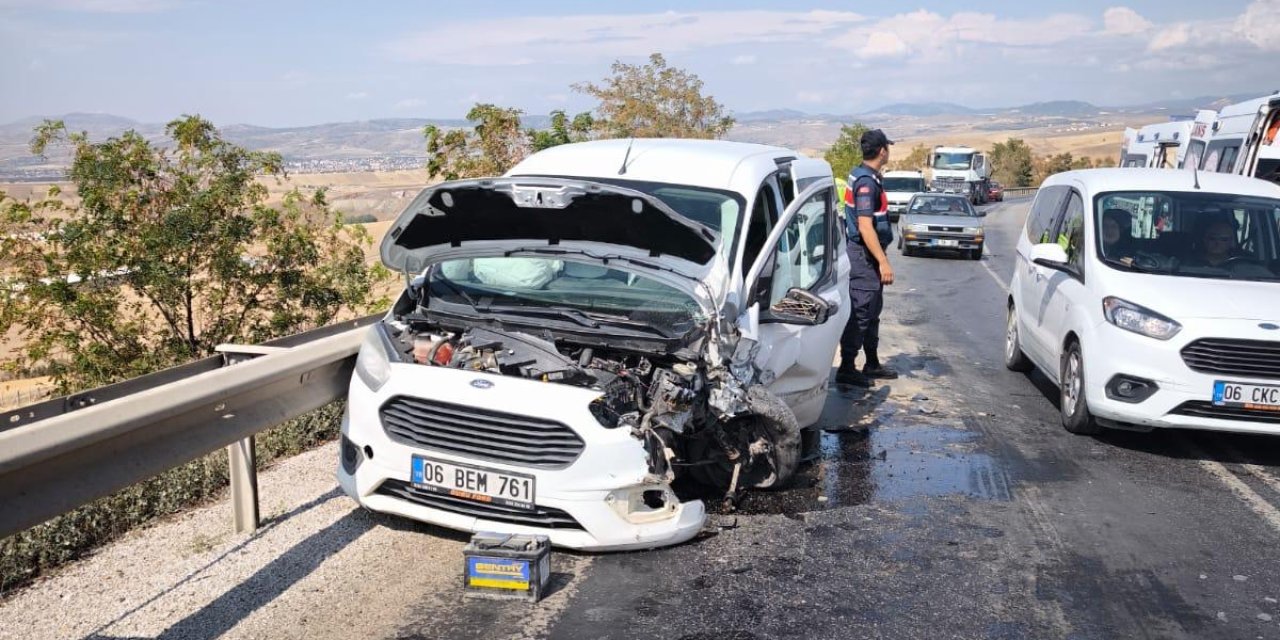 Ankara'da trafiği kilitleyen kaza!