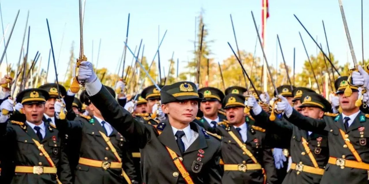 AKP'nin kritik isminden teğmen açıklaması