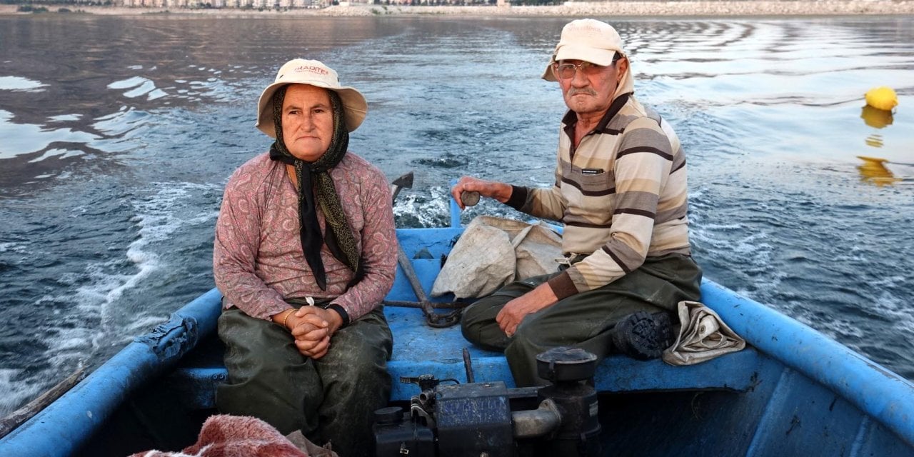 35 yıldır güneşin doğuşuyla uyanıp ekmeğini denizden çıkarıyor