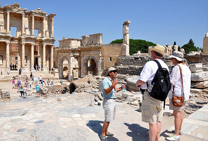 Savaştan kaçan Antalya'da rehber oluyor: "Mesleği gasbediyorlar"