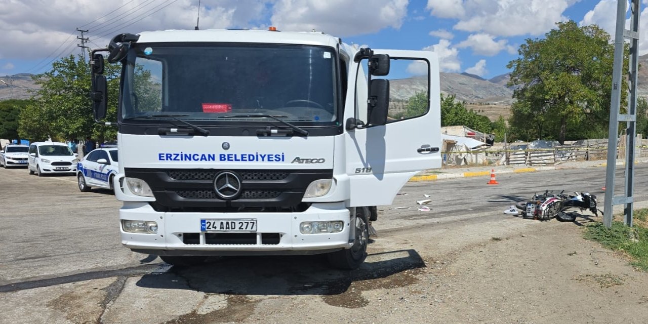 14 yaşındaki motosikletli yol süpürme aracıyla çarpıştı: Hayatını kaybetti!