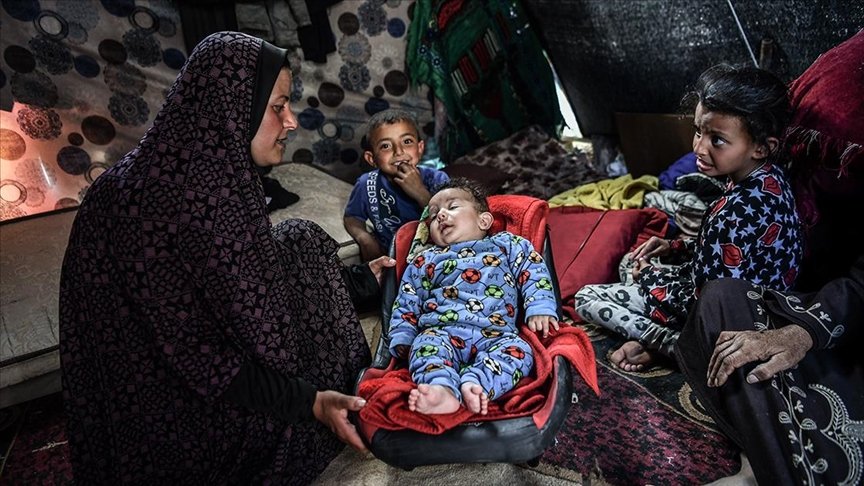 Gazze'de bir çocuk daha "açlıktan" öldü