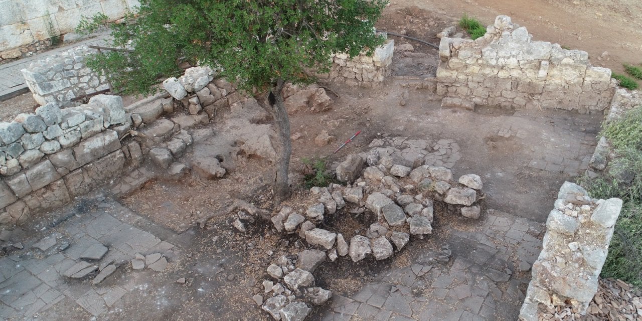 Antalya'da millefiori tekniğiyle üretilmiş cam kaplama levhalar keşfedildi