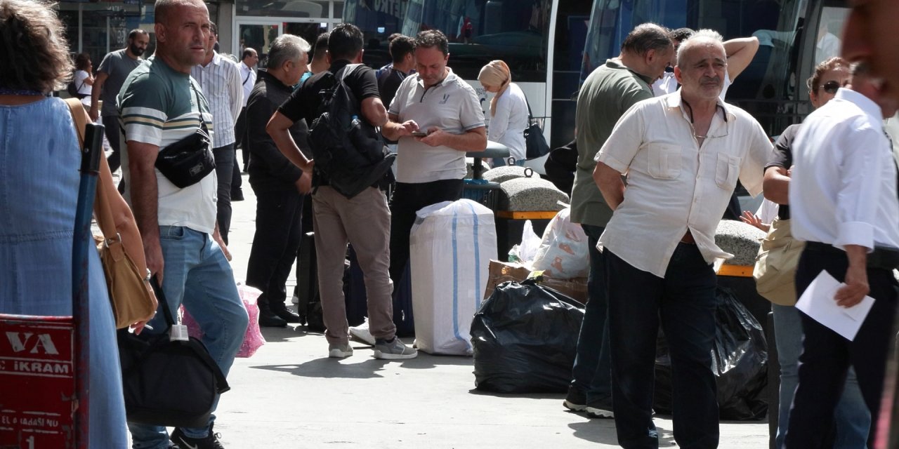 Okul trafiği şimdiden başladı! Otogar doldu taştı