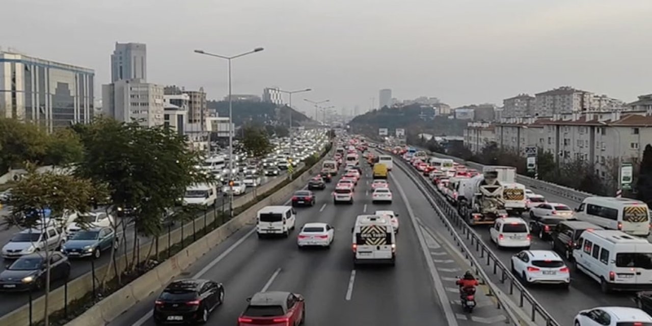 İstanbul'da okulun ilk günü trafik yoğunluğu