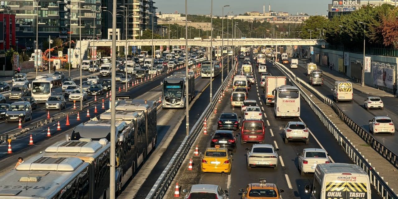 İstanbul'da hafta bitti trafik bitmedi!