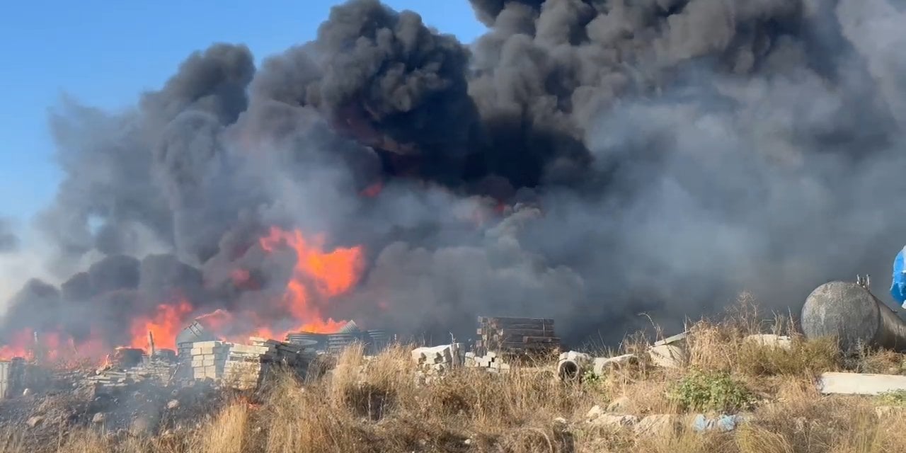 Arnavutköy'de depo yangını çıktı!