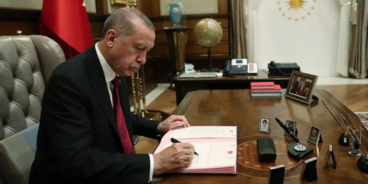 Erdoğan 3 bakan yardımcısını görevden aldı