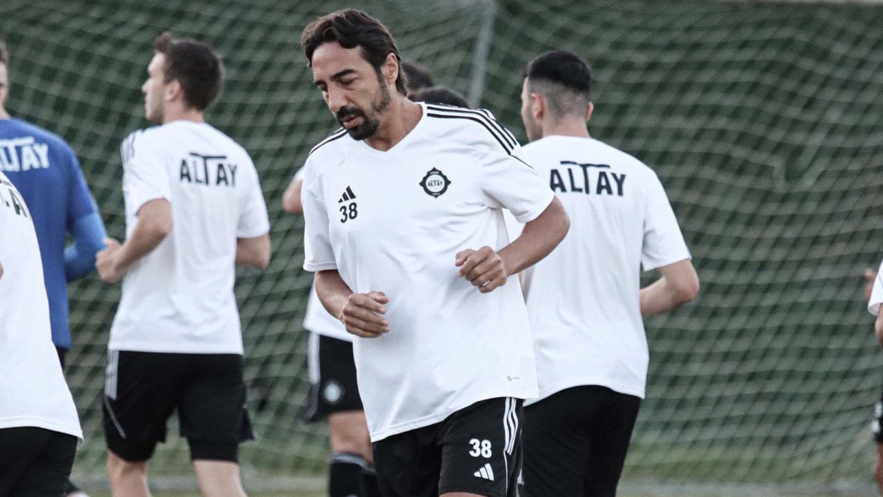 43 yaşındaki futbolcudan jübile kararı