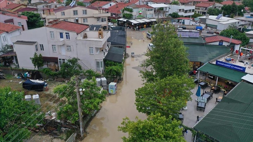 Batı Trakya'da sağanak su baskınlarına neden oldu