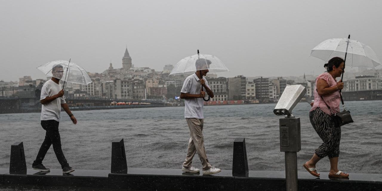 İstanbul için sağanak uyarısı. AKOM saat verdi