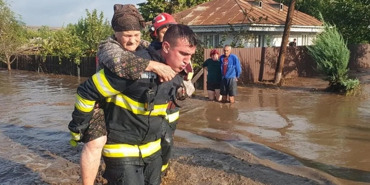 Romanya'da büyük sel felaketi. Onlarca ev zarar gördü can kayıpları var!