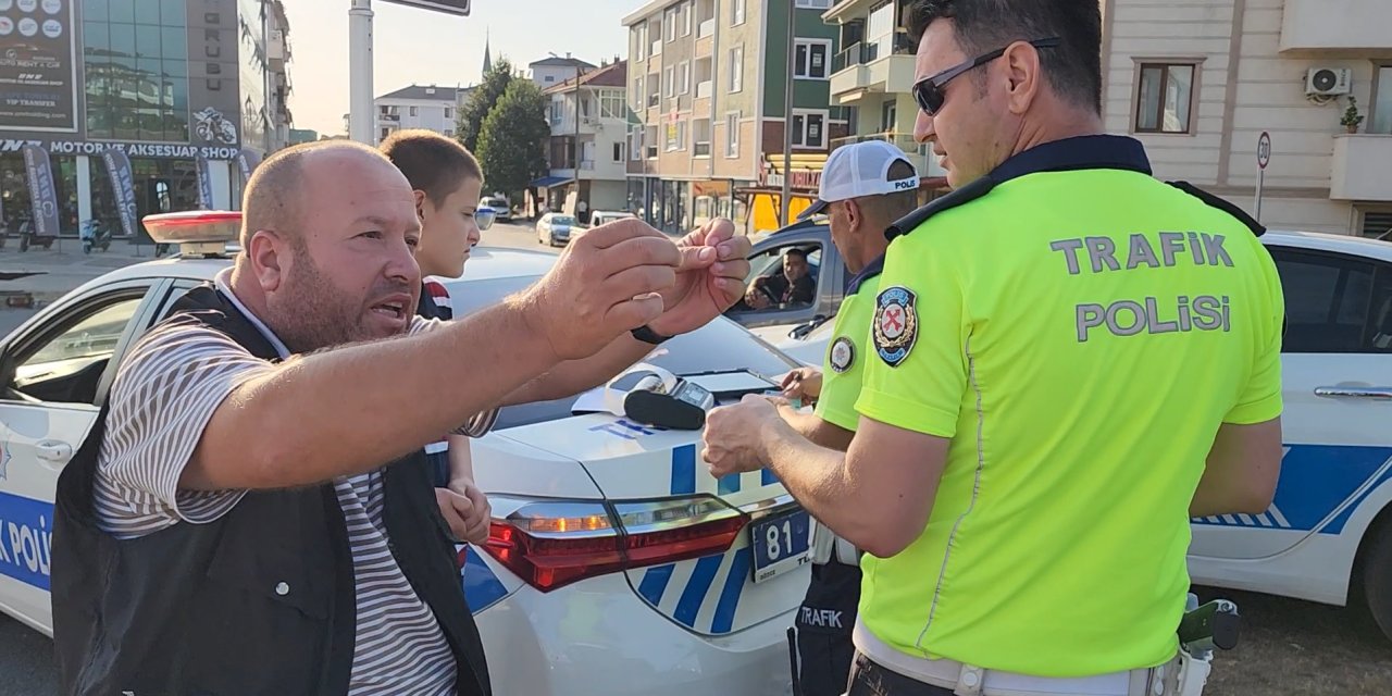 "Alo desem 10 kask gelir" diyen kasksız sürücüye polisten sert çıkış