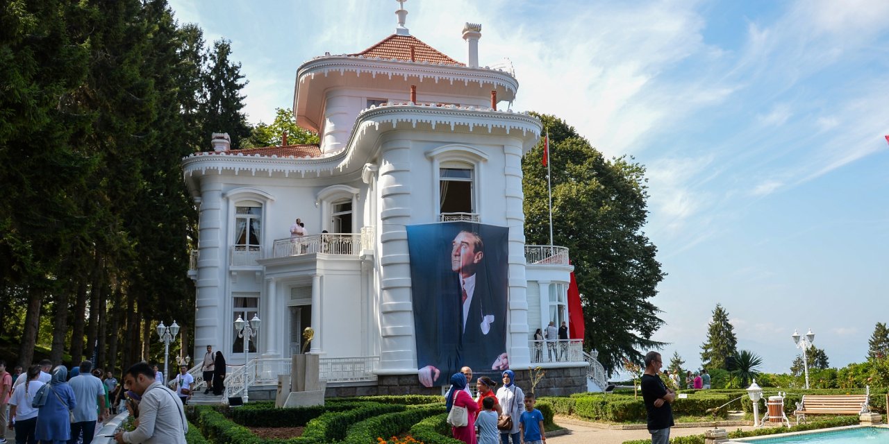 Atatürk yüz yıl önce Trabzon'a ayak basması coşuyla kutlandı