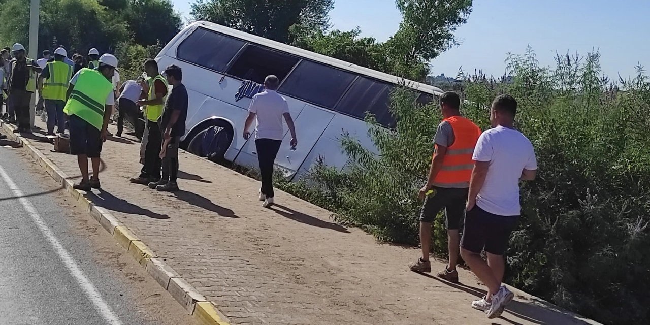 Antalya'da tur minibüsünde katliam gibi kaza!