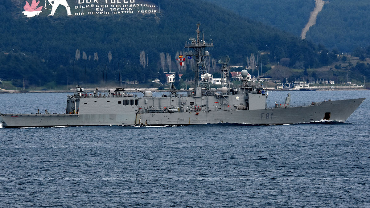 NATO'nun savaş gemileri Çanakkale Boğazı'ndan geçti