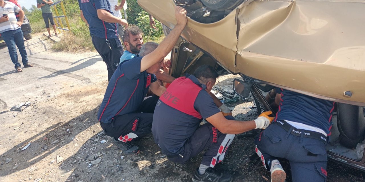 Osmaniye'de kaza üstüne kaza: Çok sayıda kişi otomobilde sıkıştı!