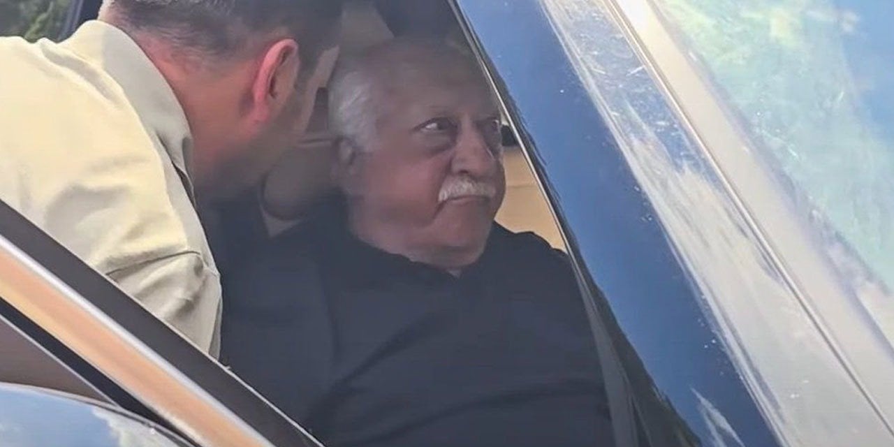 Fethullah Gülen'in son fotoğrafı çekildi. Arabanın sağ ön koltuğunda oturuyordu