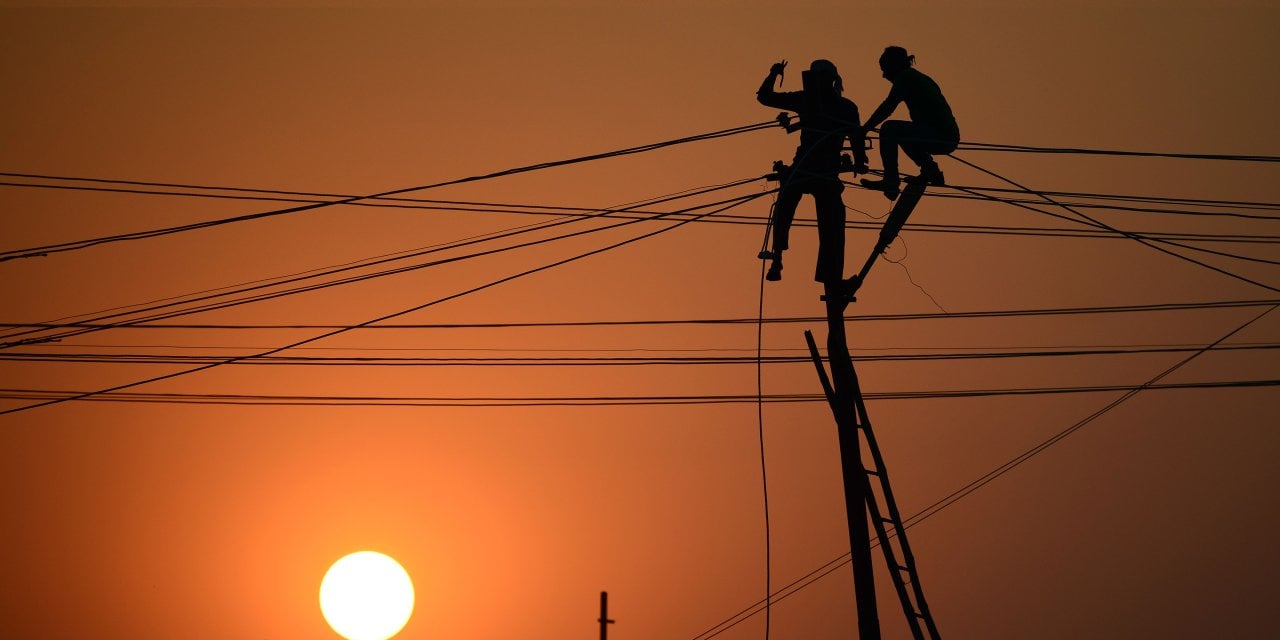 İstanbul'un 19 ilçesinde bu gece yarısından itibaren elektrikler kesiliyor