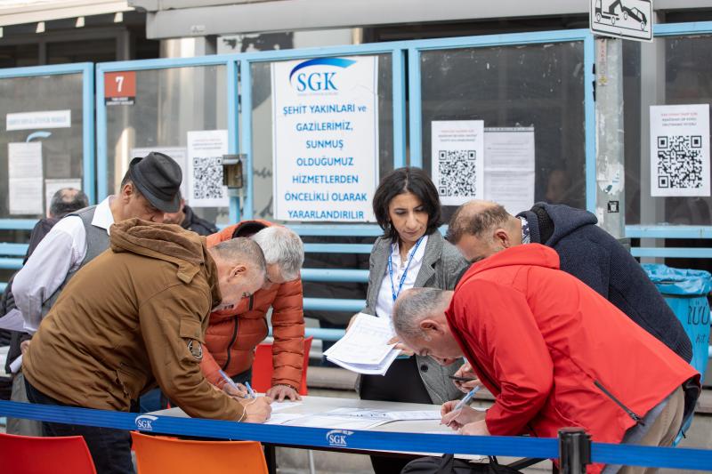 SGK emekli dilekçesi yağmuruna tutuldu. Vatandaşların yüzde 35 az maaş paniği!