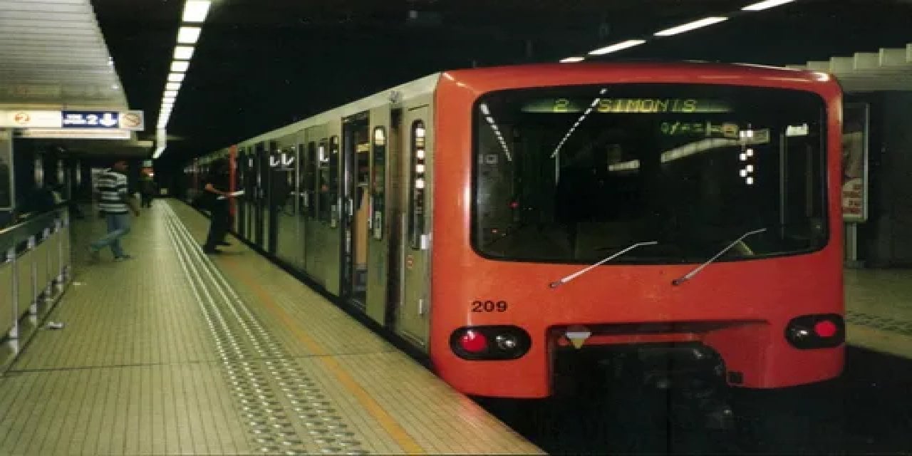 Metroda doğdu. Doğar doğmaz ömür boyu abonelik elde etti