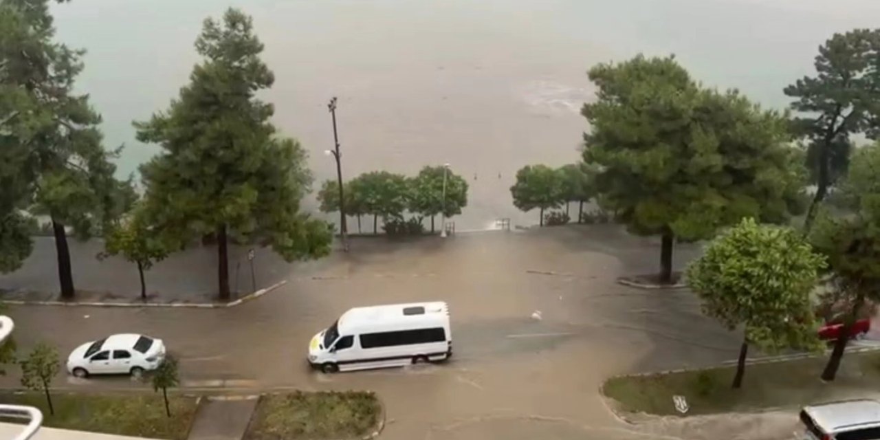 Giresun'da sokaklar sular altında kaldı