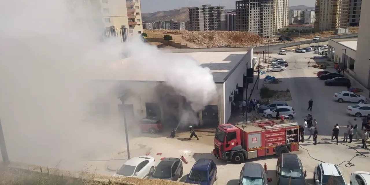 Hastanede panik. Trafo patladı yangın çıktı!