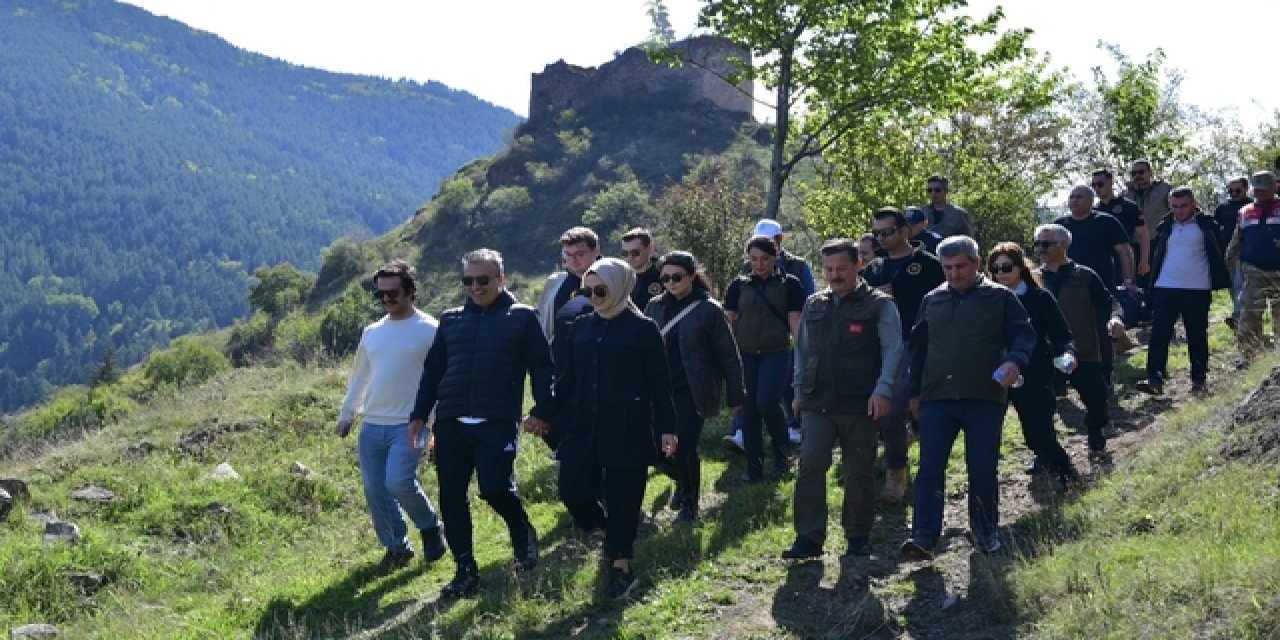 Doğa turizmine yürüyüşle dikkati çektiler