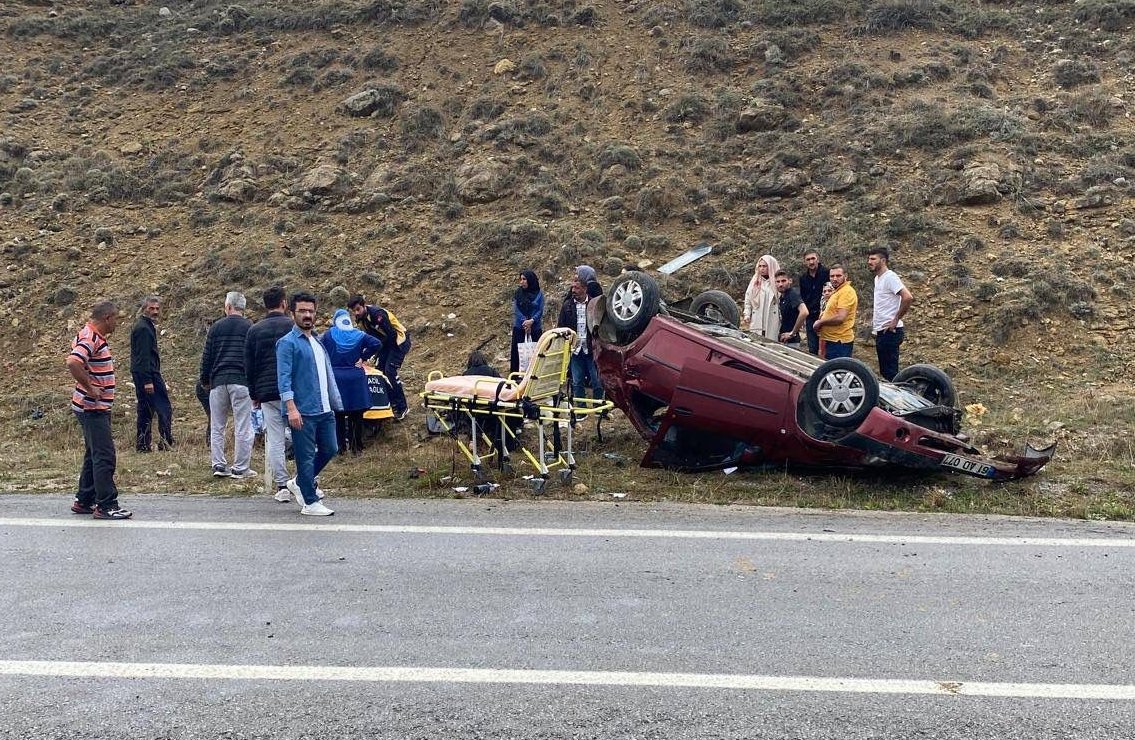 Gümüşhane'de otomobil takla attı: 1'i çocuk 6 kişi yaralandı