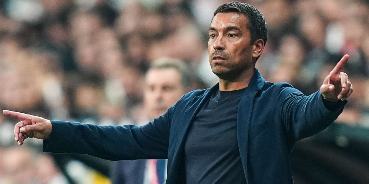 Van Bronckhorst Eyüpspor'u övdü Ajax'a seslendi