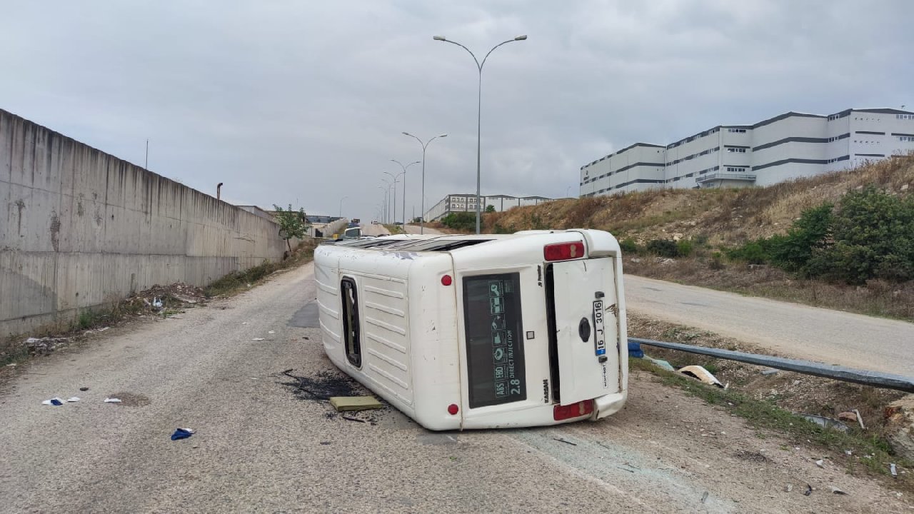 Bursa'da işçi servisi devrildi kazada 13 kişi yaralandı!