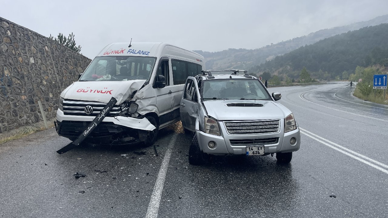 Bolu'da 4 aracın karıştığı kazada 3 kişi yaralandı!