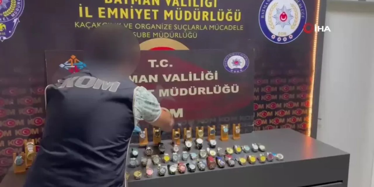 Şüphe üzerine durdurulan kişiden 62 adet saat kaçak çıktı