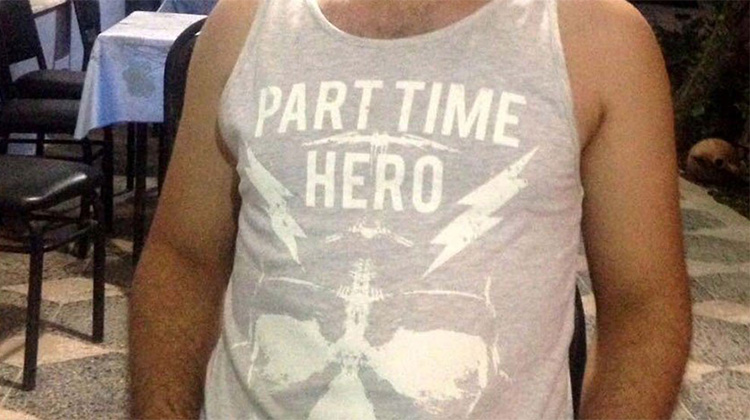 Çanakkale'de "Part Time Hero" tişörtüne gözaltı