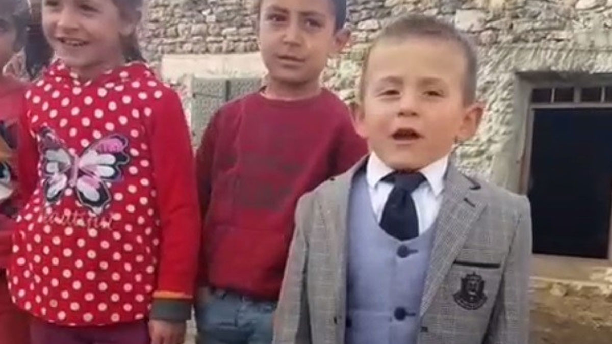 Sosyal medyayı sallamıştı! 5 yaşındaki muhtar adayından ikinci video