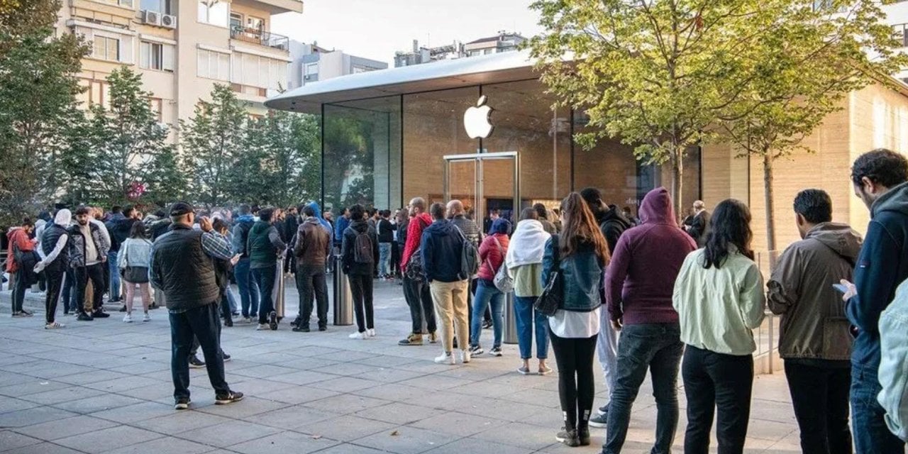 Saatlerce iPhone kuyruğunda bekleyenler bakın kim çıktı