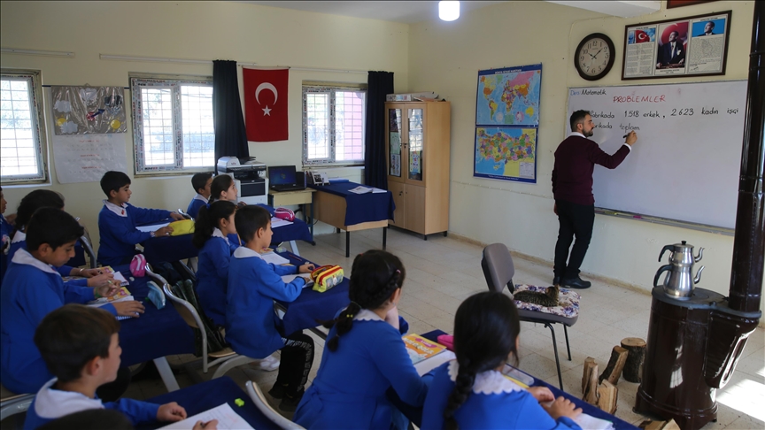 'Tasarruf tedbirleri' okula giden köy çocuklarını vurdu!