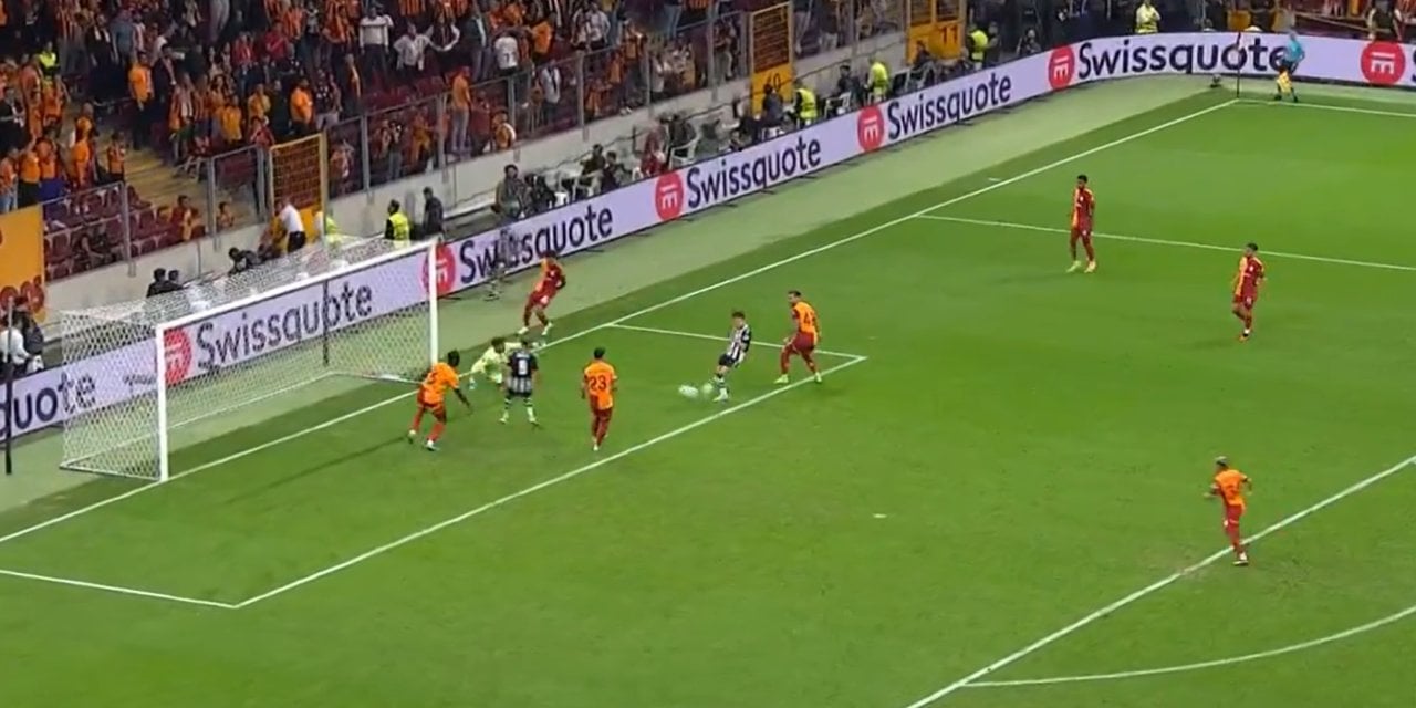 Galatasaray'a PAOK şoku. Stat buz kesti