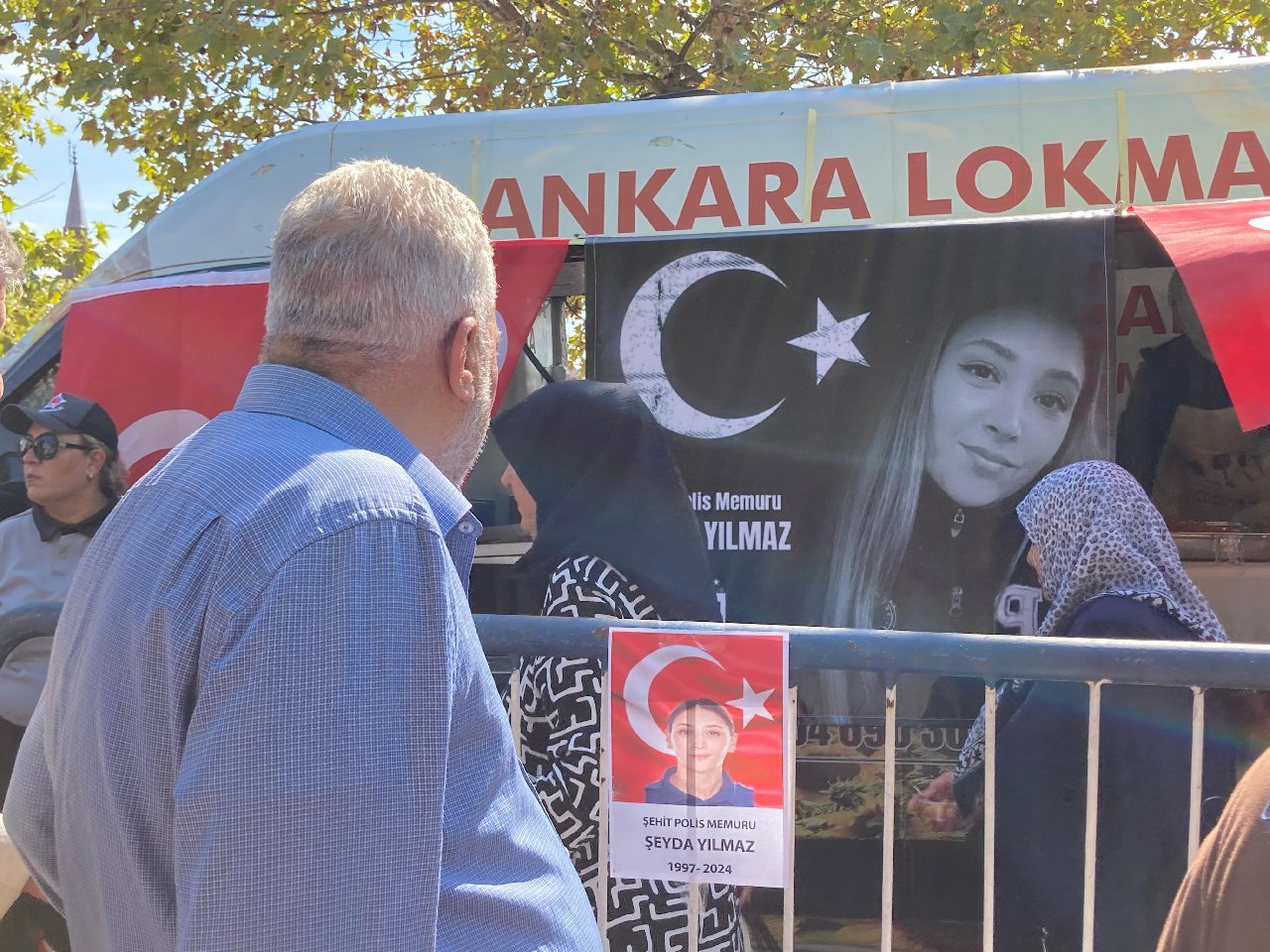 Ankara'da Şehit Şeyda Yılmaz'ın devre arkadaşları lokma dağıttı