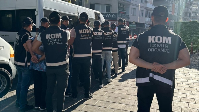 İzmir'de silah kaçakçılığı operasyonu. 7 şüpheli tutuklandı